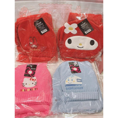 ♥小花花日本精品♥特價現貨 Hello Kitty 美樂蒂 新幹線 圍巾 毛帽 帽子 保暖圍巾~8