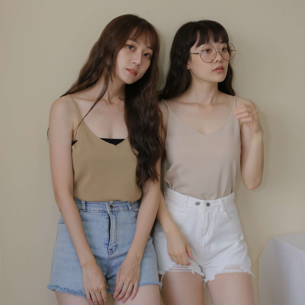 【Our Studio】細肩大V領純色背心 杏色 卡其色(現貨)