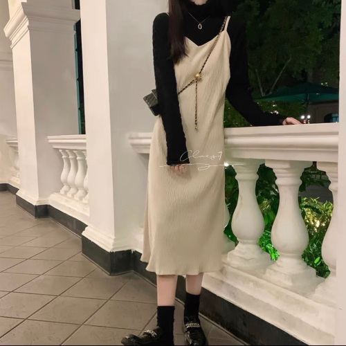 ［現貨秒出 蝦皮價格打95折］法式吊帶裙肩帶可調 女生連身裙 中長裙 法式長裙長洋裝 約會穿搭 女生秋冬長裙 婚禮穿搭