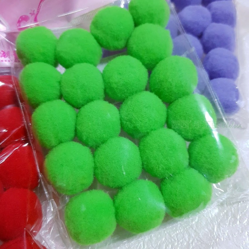 西西手工藝材料 23509 彩色毛球(約25mm)約20入單色包 毛絨球逗貓球絨毛球 神像帽毛球鳳冠 寵物毛球 滿額免運